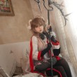 网络奇迹:疯猫ss趴在铁丝网上那张经典cos作品
